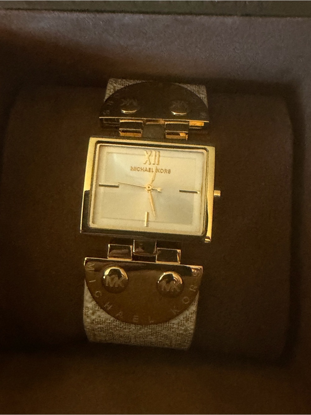 Michael Kors Gold Tone Case with Silver Textured Strap Women's Watch - Picture 2 of 4